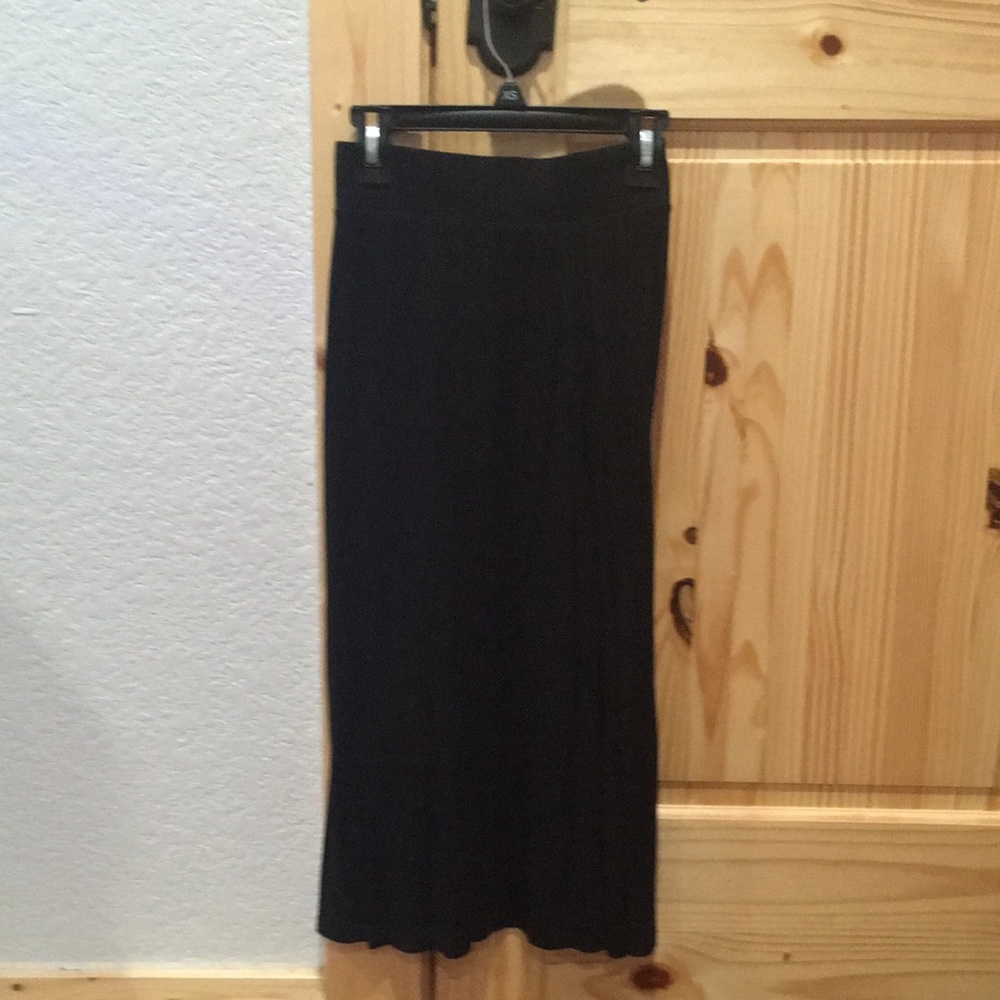 BLACK LONG SKIRT SIZE SMALL